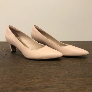 Clarks Nude Leather Kitten Heels (Size 9)